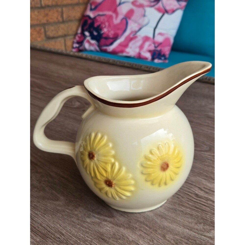 Vintage Hull Pottery USA No. 46 Daisy Pitcher 🌼